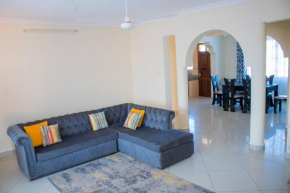 A Cozy 3 Bedroom Vacation Home, Close to the Beach